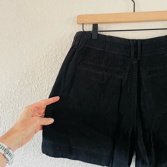 Everlane the Utility Darted Short - Picture 6 of 12